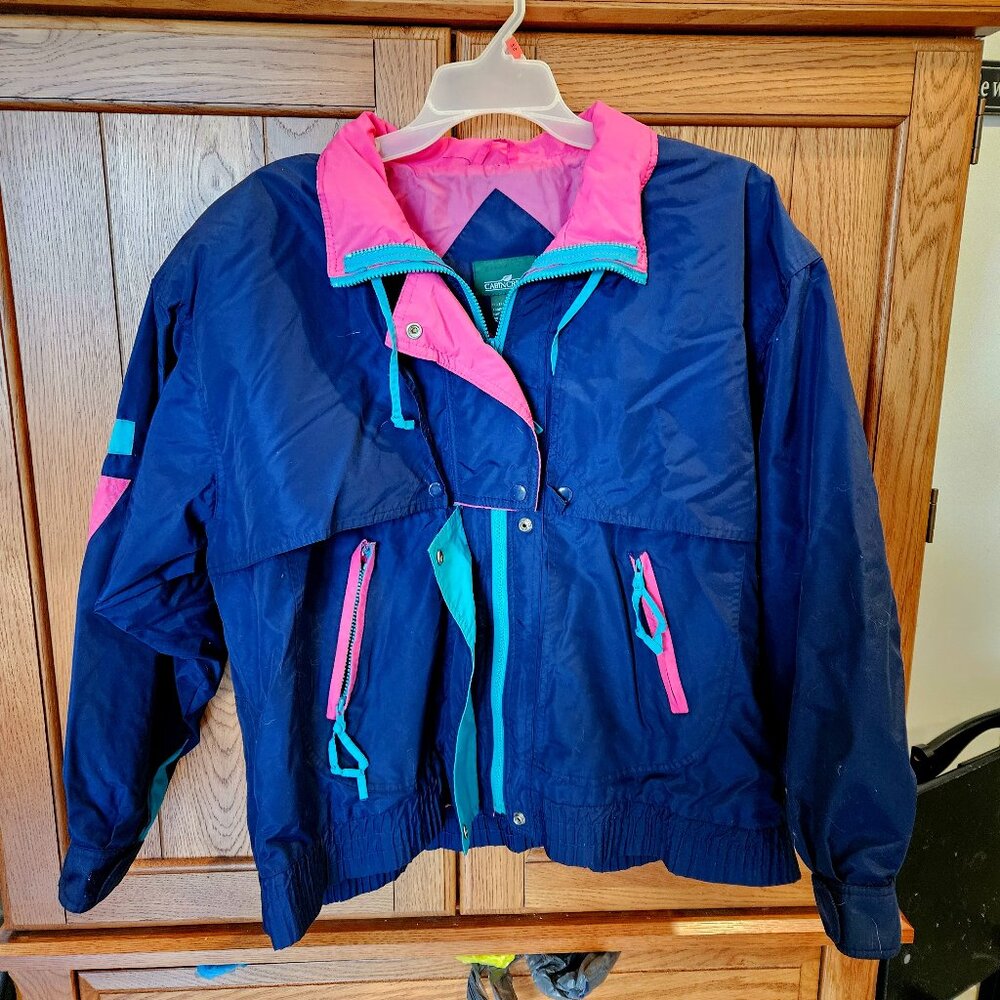Retro Vibes: Vintage Ski Parka